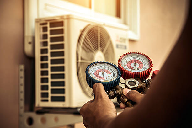 Professional Hvac technician working in Banks, ID
